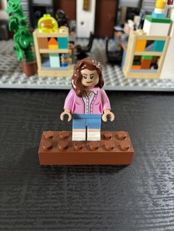 LEGO Ideas: The Office Pam Beesly