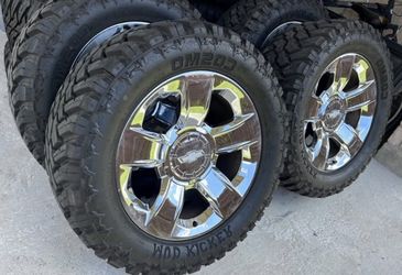 Chevy LTZ OEM 20s Wheels On New Mud Terrain 33s Tires. 