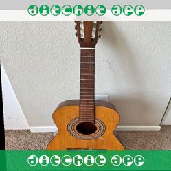 apply moment Wooden Guitar – Classic Craft with Rich Sound