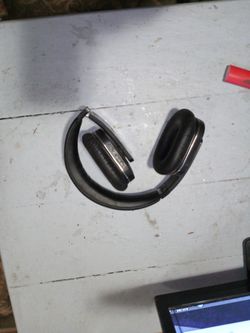 August Black Wireless Headphones