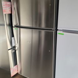 New Kenmore 21cu Ft Stainless Steel Apartment Size Top Freezer Refrigerator With Ice 🧊 Maker 33" Wide 