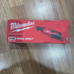 Milwaukee M12 12V Lithium-lon Cordless 3/8 in. Ratchet (Tool-Only)