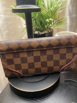 Authentic Louis Vuitton Wallet With Added Removable Chain for Sale in  Berlin, CT - OfferUp
