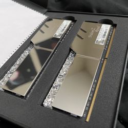 Trident Z Royale, DDR4 3200 mhz ( 2x8 gb )