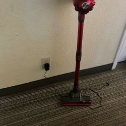 Cordless Vaccum With Charger And Attachments