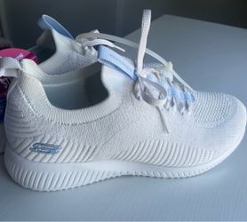 Skechers Memory Foam Wide Fit Sneakers- women’s size 9- New
