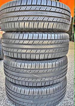 225/65/17 Michelin Selling a set of 4 tires in excellent condition 🫡