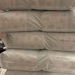 Baby Diapers / Newborn 2 Boxes / Size 1 (1 Box) Size 4/ Size 4 (3bags ) 
