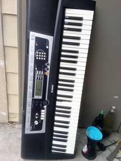 YAMAHA YPT210 PORTABLE KEYBOARD