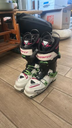 Rad women’s ski boots