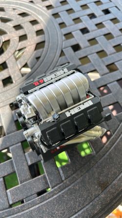 Scale model 6.1 Liter Hemi Motor