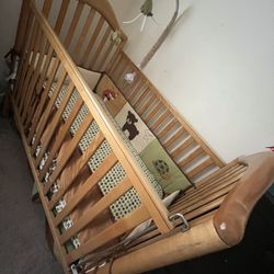 Beautiful Wood Baby Crib On Wheels With Adjustable safe-access 