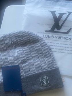 Louis Vuitton “Néo Petit Damier Beanie” in light grey/anthracite