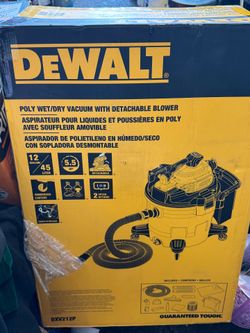 DEWALT 12 Gallon 5.5 Peak HP Wet/Dry Vac with Detachable Blower, Filters and Accessories
