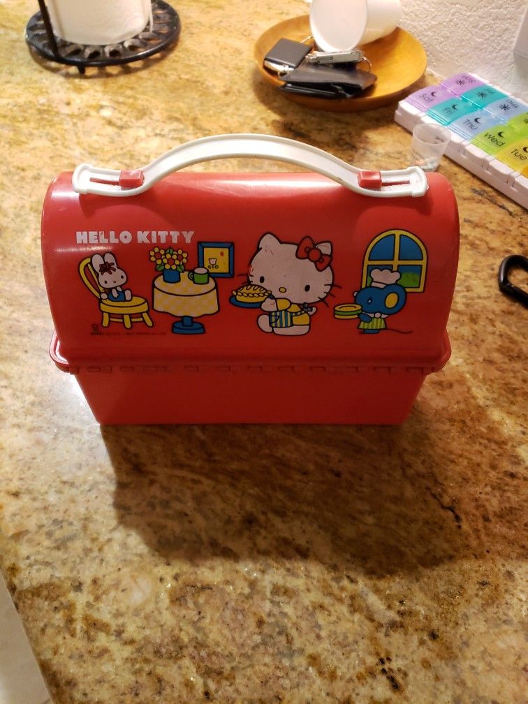 Vintage Hello Kitty Dome Lunch box Plastic Red 1983 Sanrio