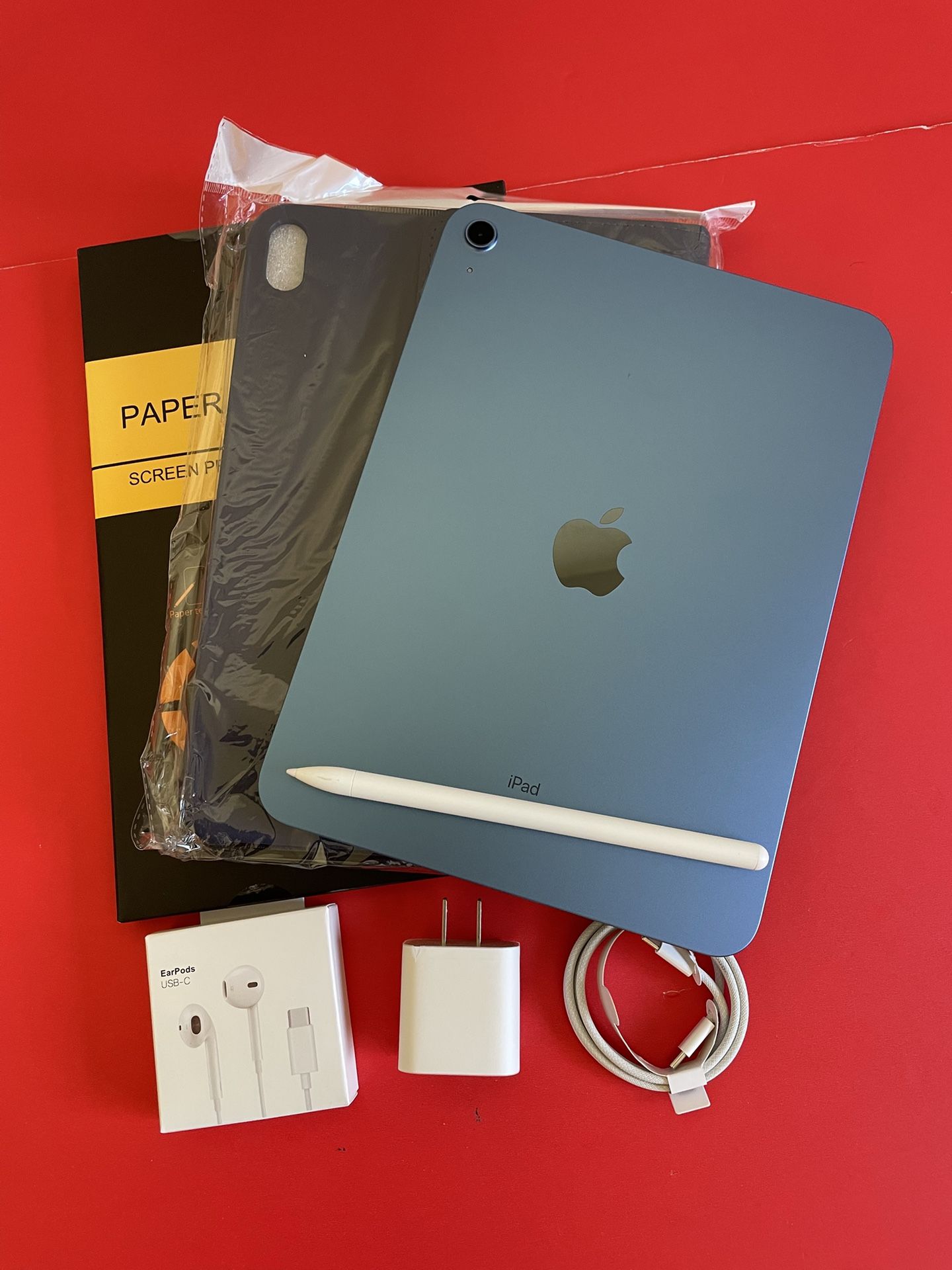 256gb Apple IPad 10th Generation (10.9” Liquid Retina / 2022 model) with pen, keyboard, case & Accessories (warranty 2026)