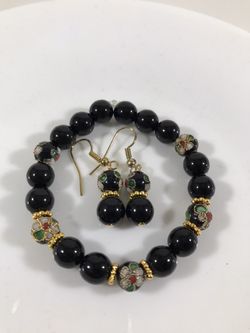 Beaded stretch bracelet with earrings