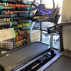 NordicTrack X32i Incline Trainer Like New Condition With ONLY 195 MILES ON IT
