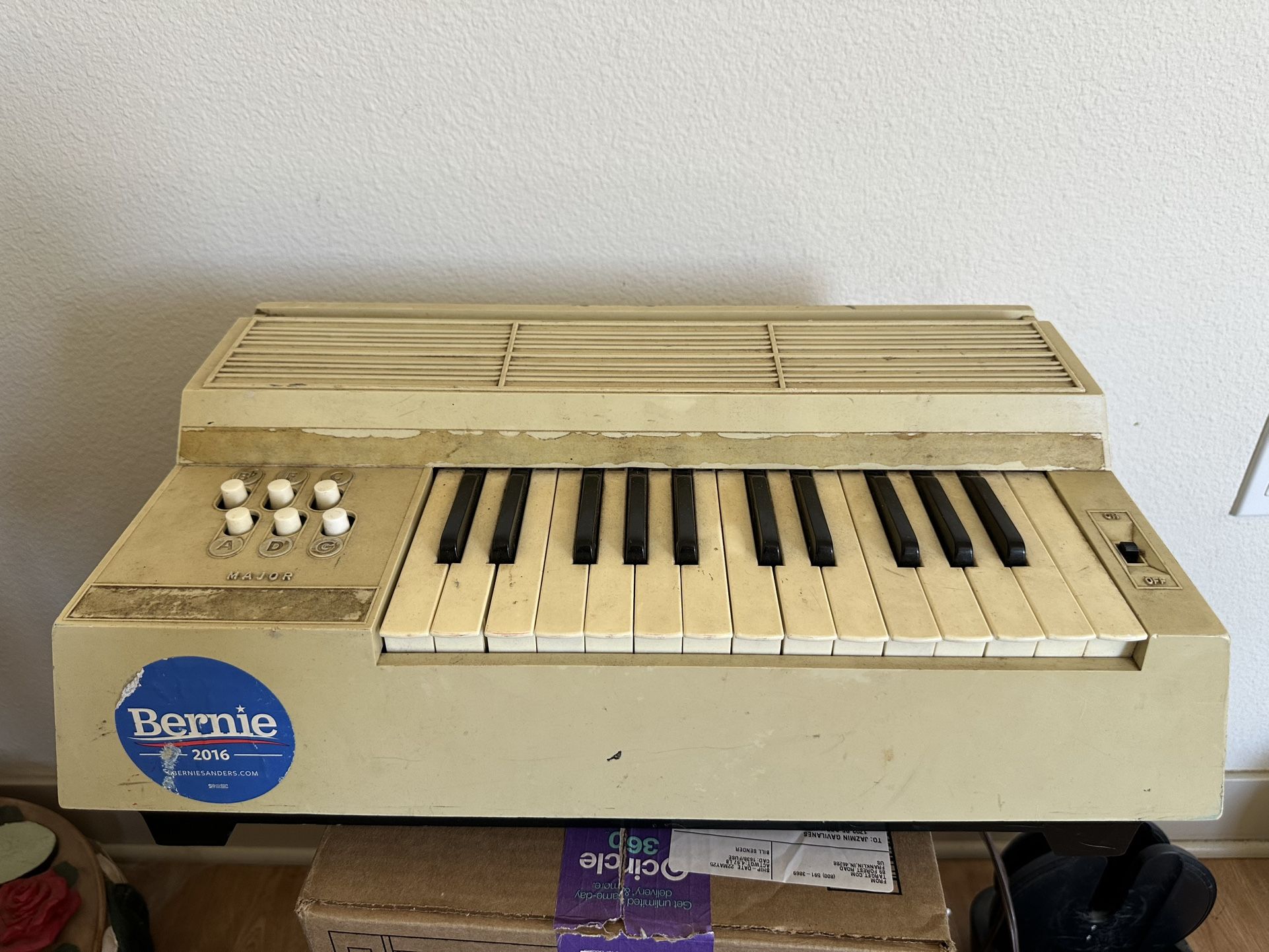 Vintage MAGNUS Portable Electric Chord Organ Model 360 Tested and working