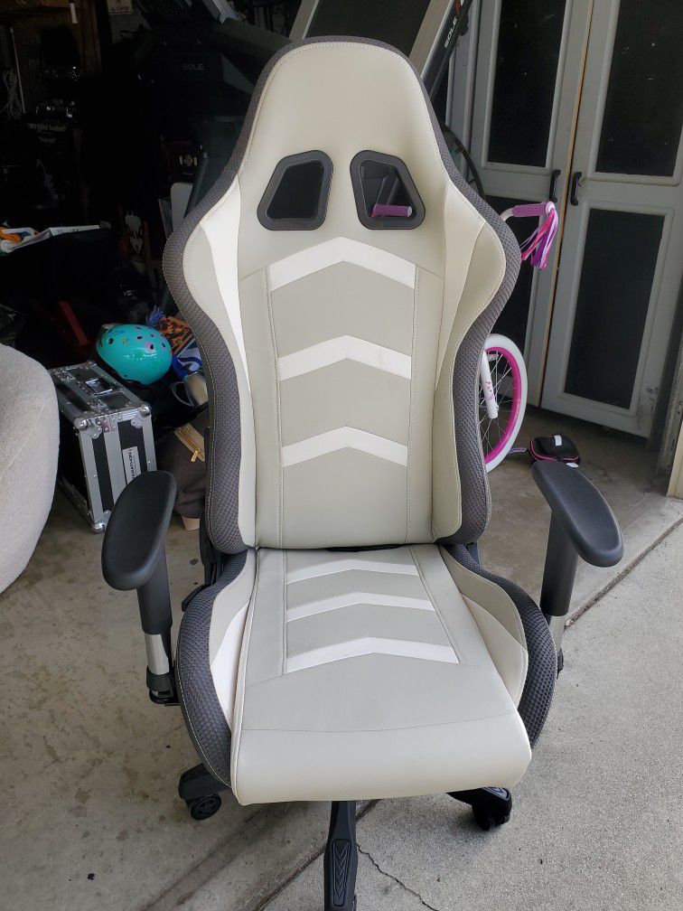 Lynxtyn Grey And Black Gaming Chair