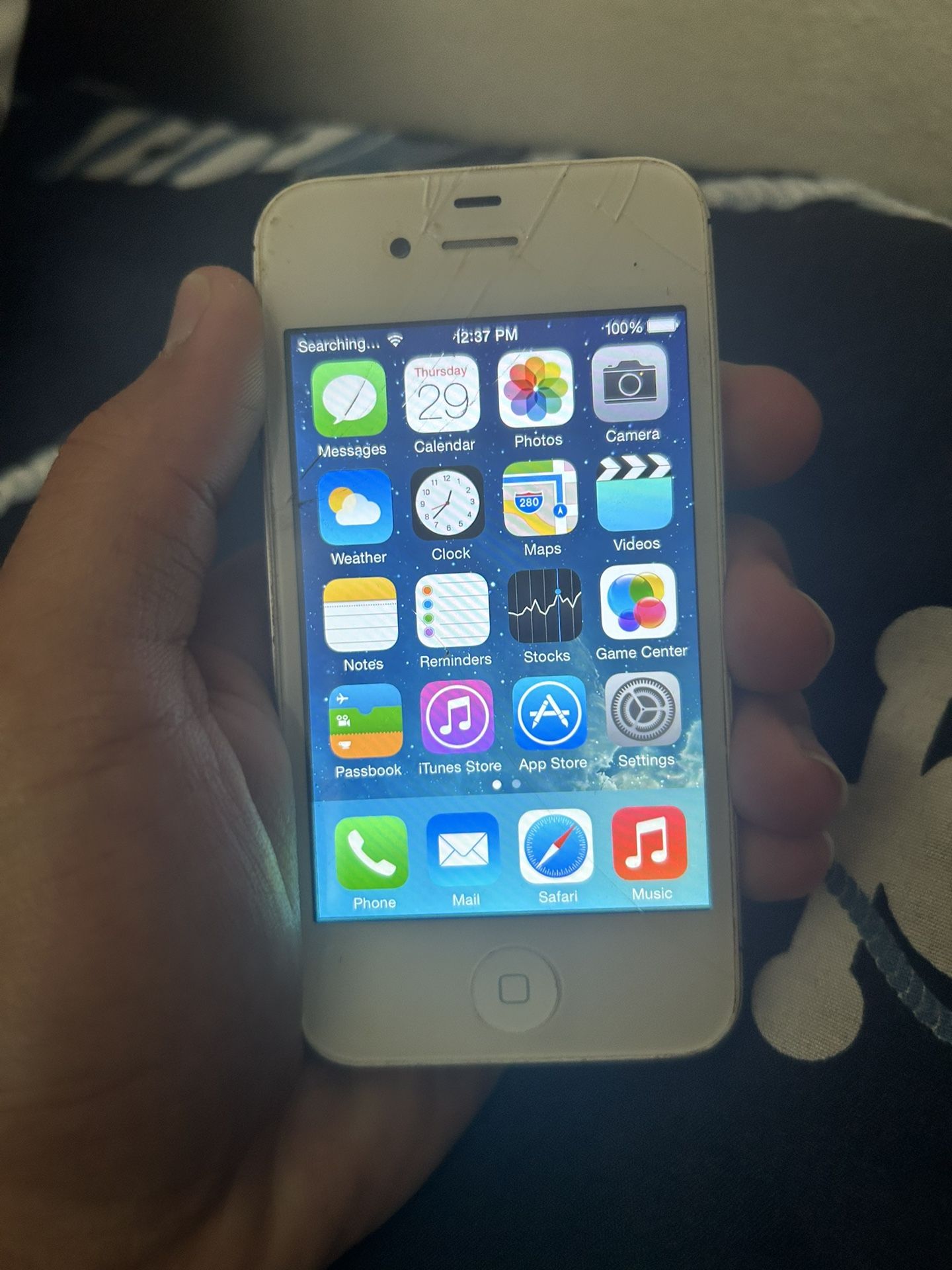 iPhone 4 8gb Of Memory Cracked No Sim Tray See Description