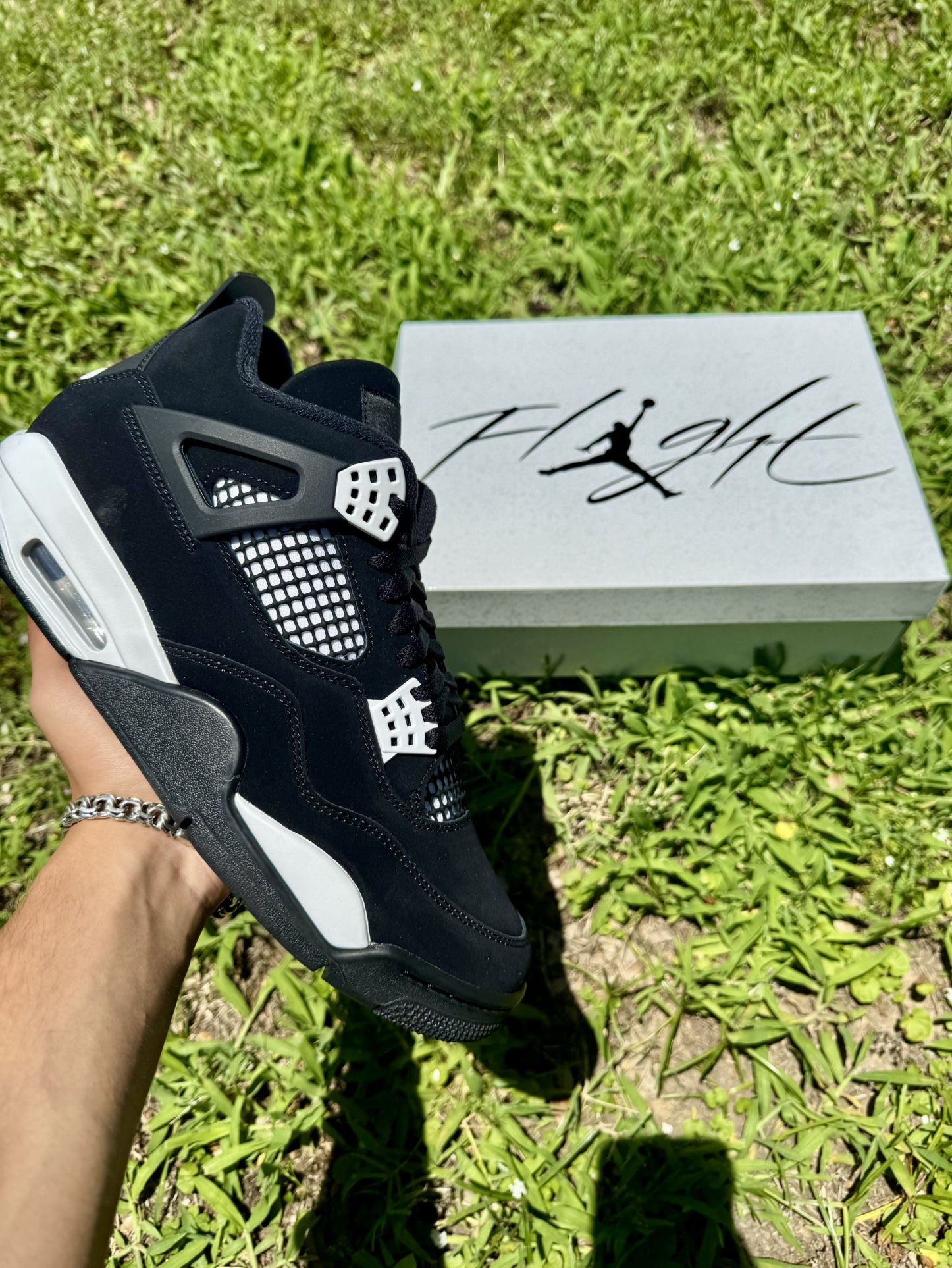 Jordan 4 “White Thunder”