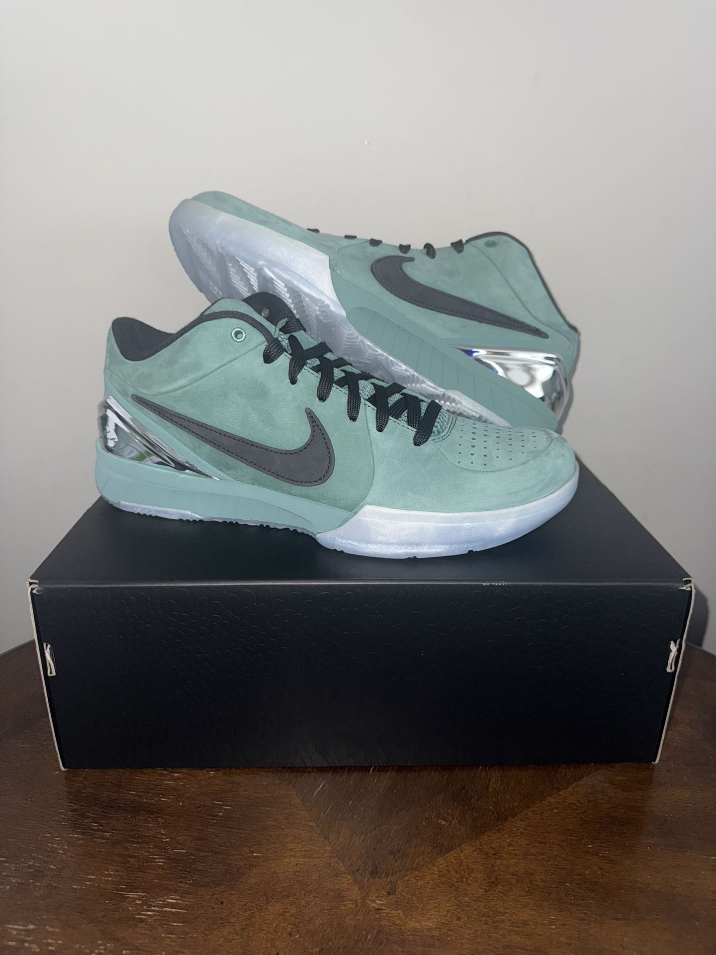 Nike Kobe 4 Protro Girl Dad Size 10 Mens