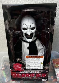 Mezco Terrifier Art The Clown 15 Inch Doll With Sounds 