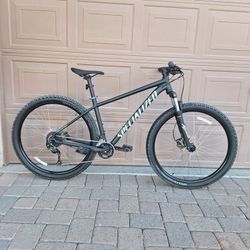 SPECIALIZED ROCKHOPPER SPORT 29 ER MOUNTAIN BIKE LIKE NEW ( CHECK MY OTHER BIKES)