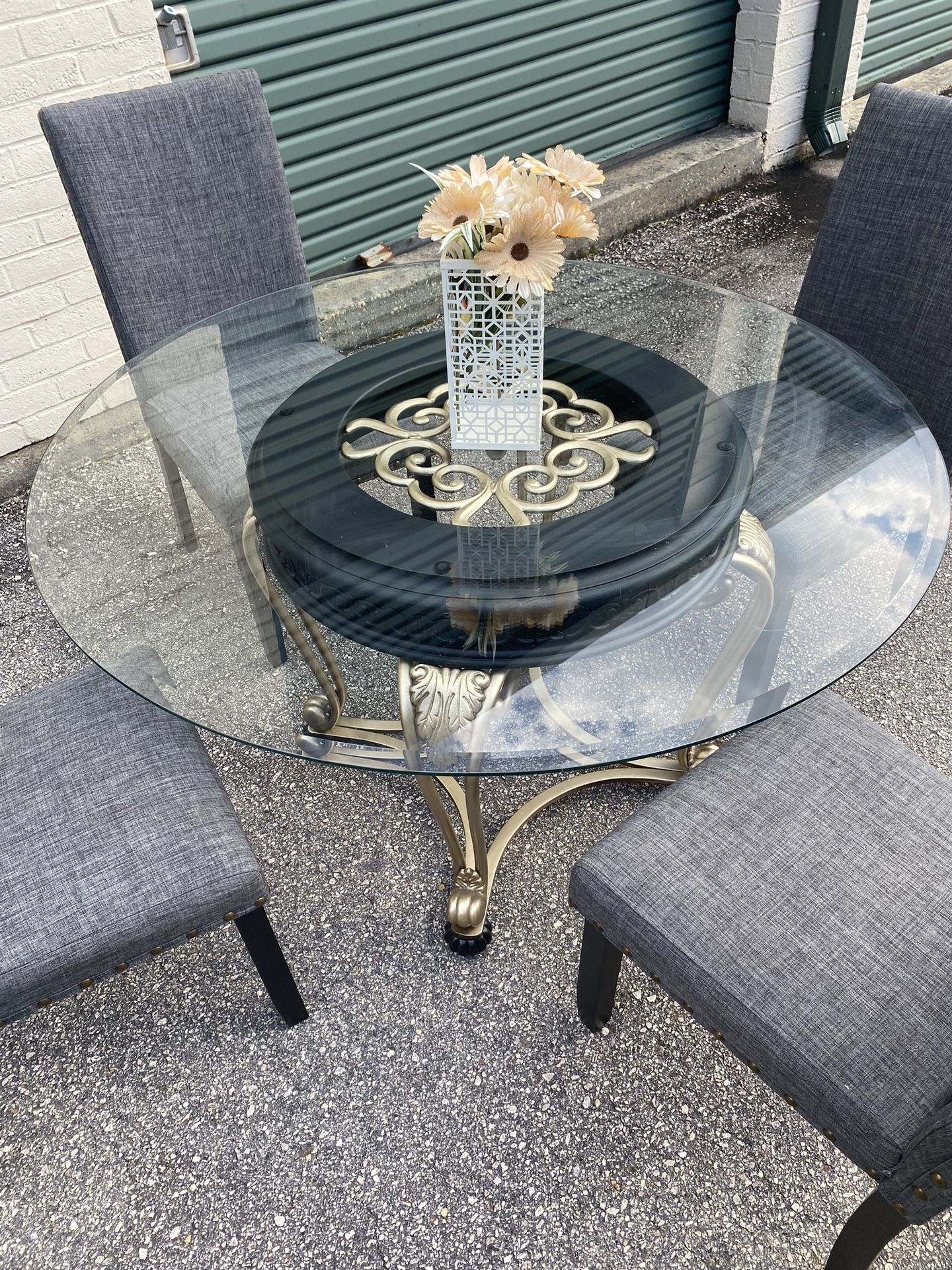 Dining Table & Chairs (No Scammers No Codes)