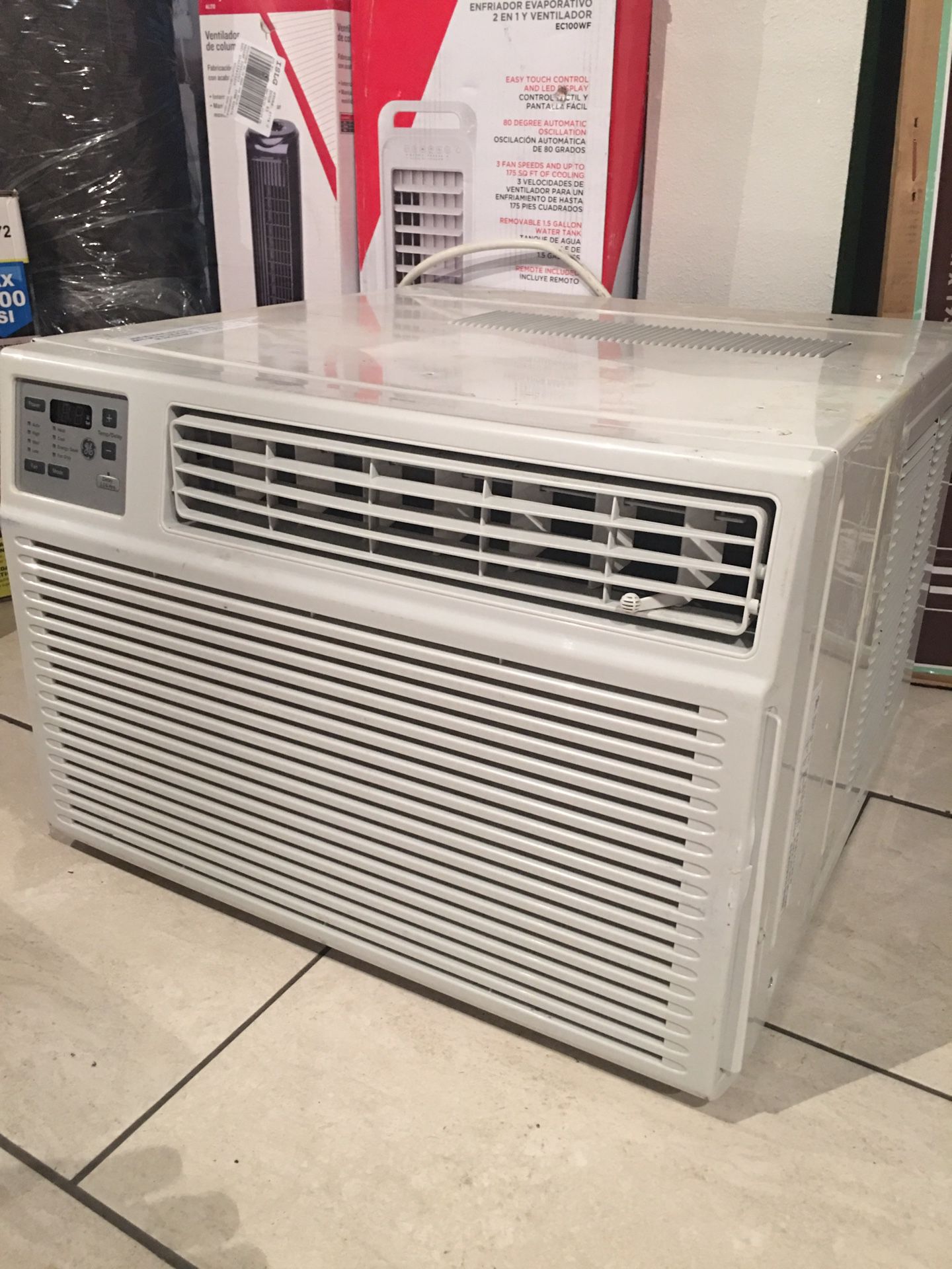 GE 12,000btu Unit 550-sq ft Window Air Conditioner with Heater (230-Volt Used in great conditions)