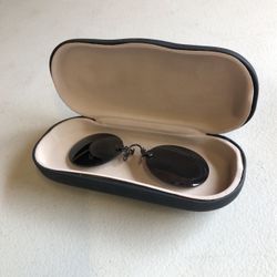 Sunglasses Pinch Nose Style