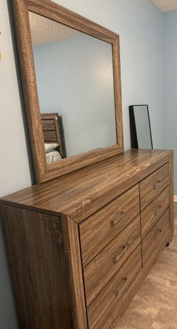 Bedroom Size Queen And Drawers
