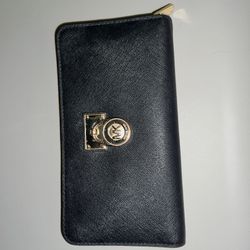 Michael Kors Lock Wallet 