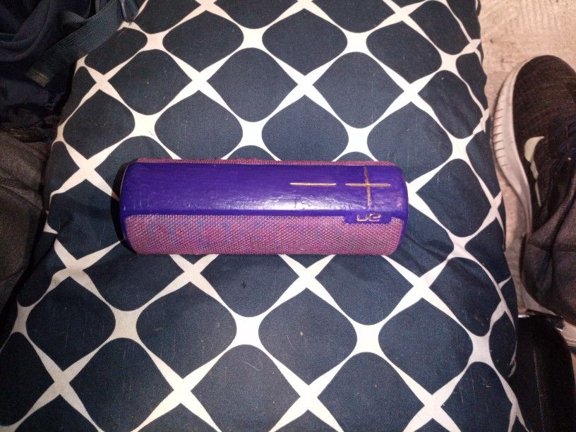 *UE* Ultimate Ears MEGABOOM Wireless Portable Speaker (PURPLE)
