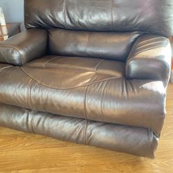OVER SIZED LEATHER CHAIR/RECLINER Perfect Condition