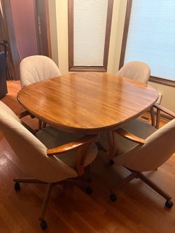 Table an 4 chairs