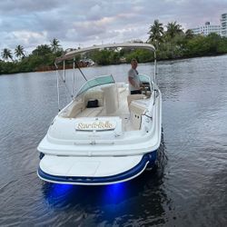 Searay 240.  Year  2000 