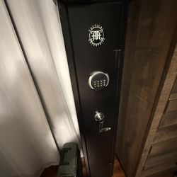 Used Gun Safe/Cabinet  2-3 Rifle