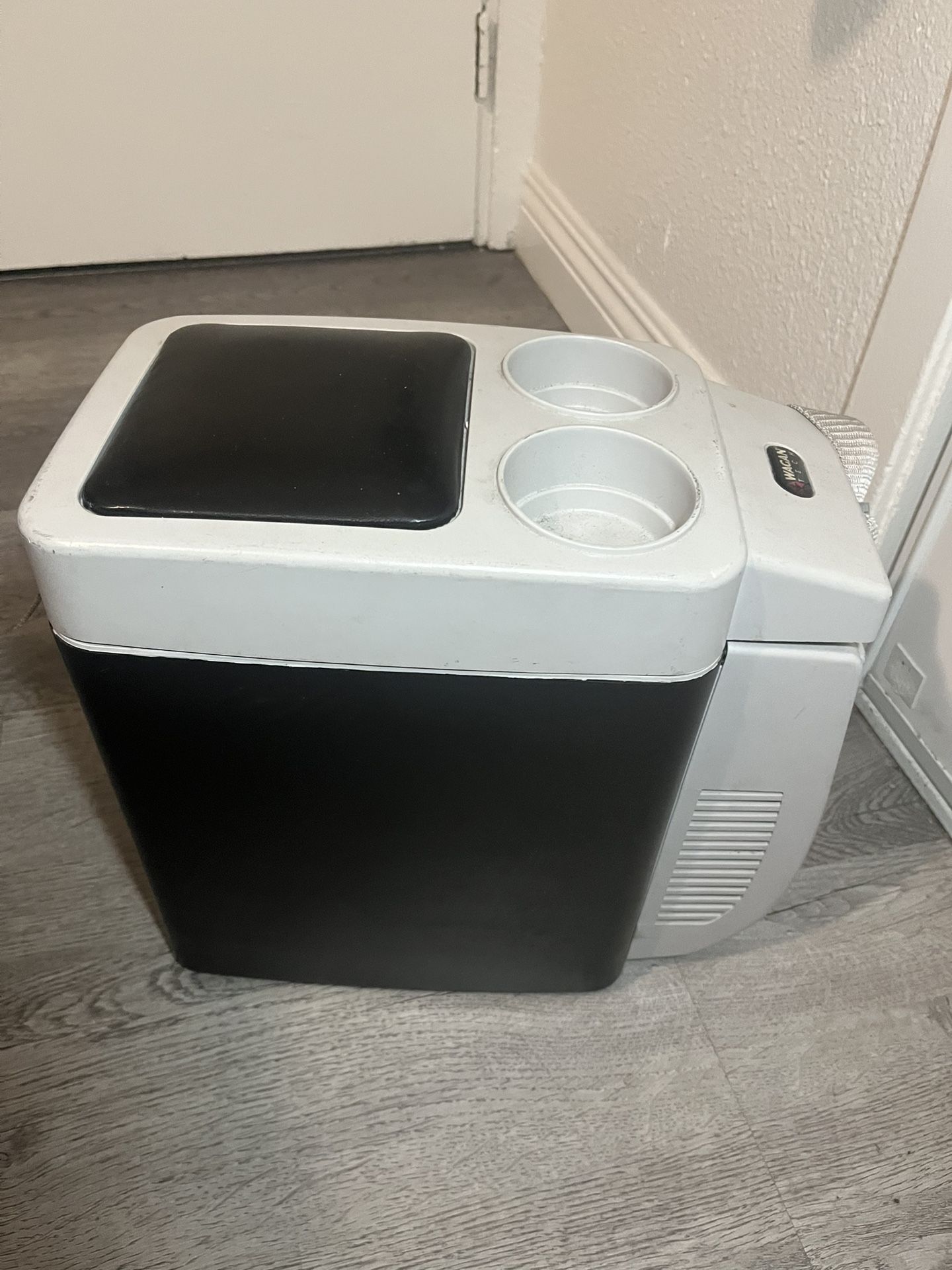 Electric Mini Fridge/Warmer