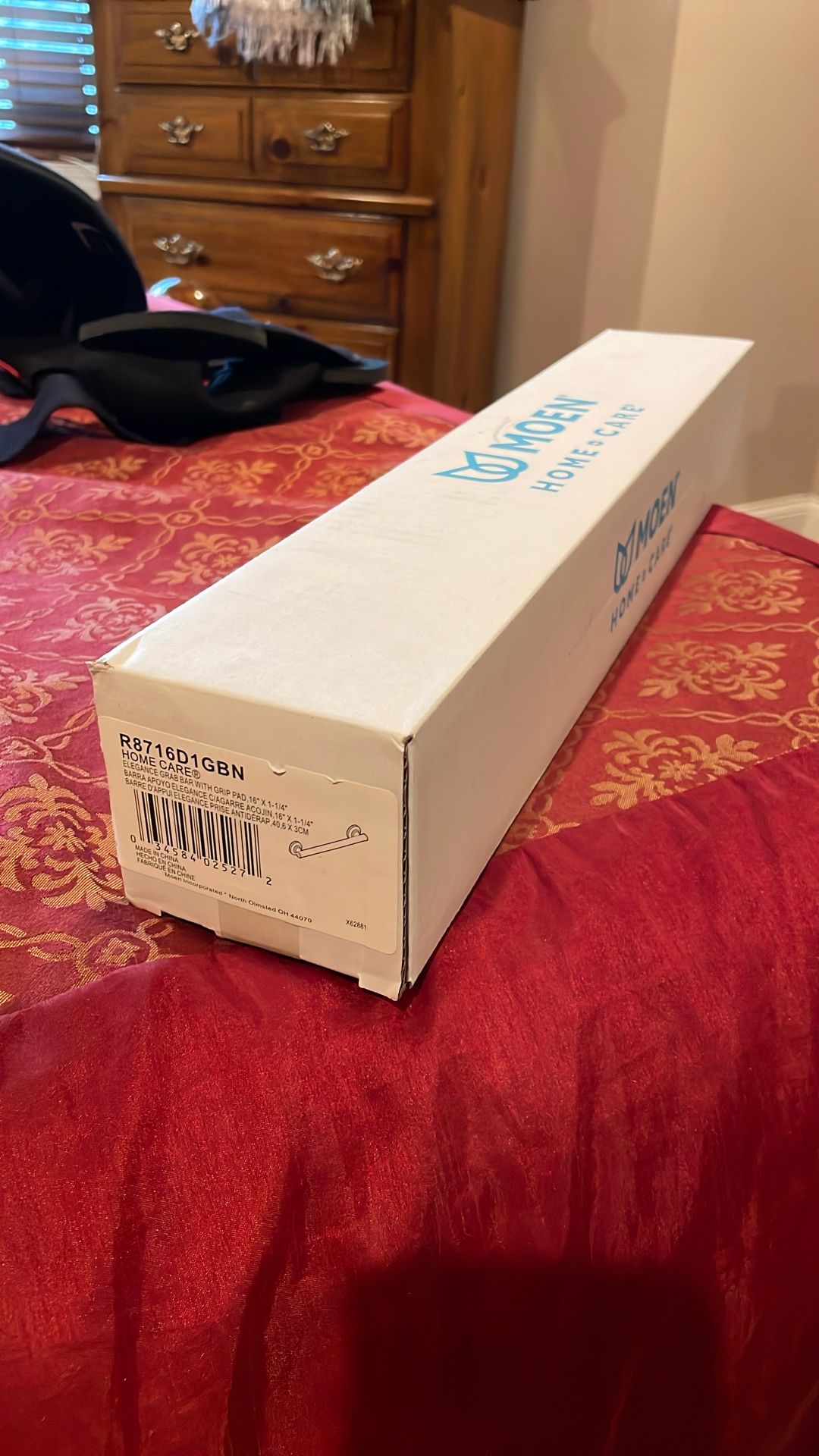 NIB Moen Grab Bar With Grip Pad