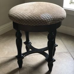 Toscano Grand Durchess Vanity Stool 17” Walnut 