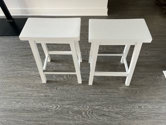 2 Bar stools