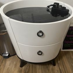 QUEEN SIZE Bed with mattress and 2 end tables