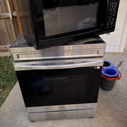 Electric Stove And Microwave 