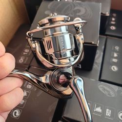 High-Quality Metal Spool Saltwater 5.2:1/4.7:1 Spinning Fishing Reel 2000-7000 Saltwater Wheel Fishing Accessories Carp Reel