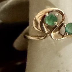 585 -14 Kt Solid Yellow Gold -2 Natural Green Emerald Gemstone Ring Size 6 