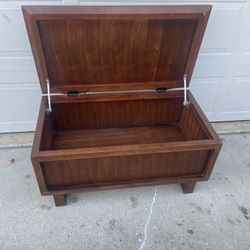 Mid-Century Style Storage Chest / Bench…Baúl / Banco de Almacenamiento Estilo Mid-Century