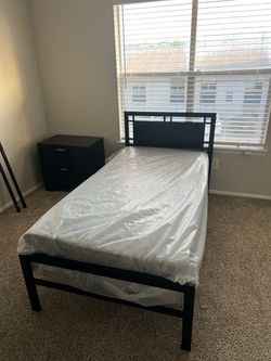 Furniture queen size bed