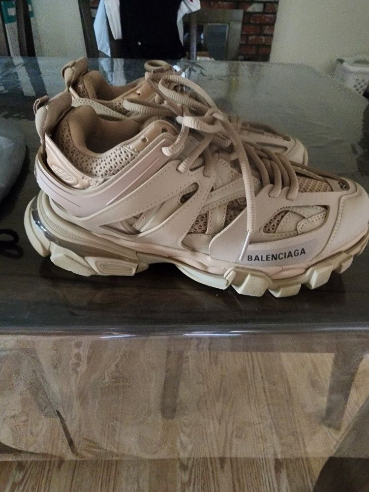 BRAND NEW 2024 BALENCIAGA TRACK BEIGE SHIES SIZE 6